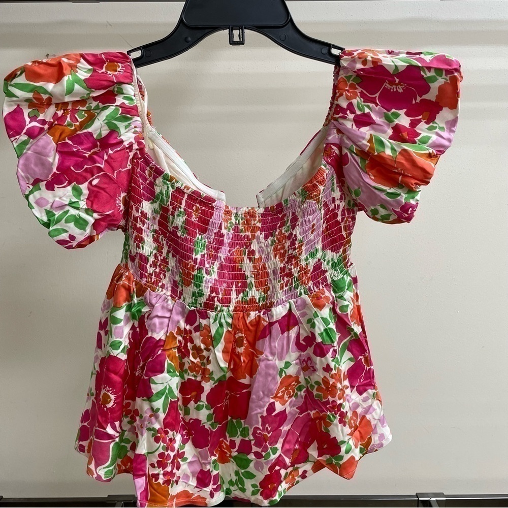 ASTR the Label Nalda Puff Sleeve Top Floral Size M NEW NWOT - Picture 6 of 6